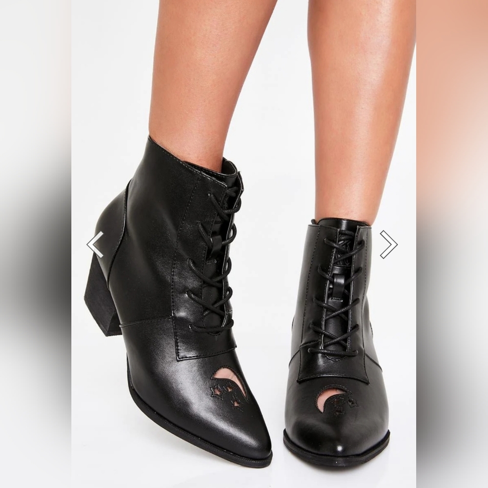 Y.R.U. Aura Boots